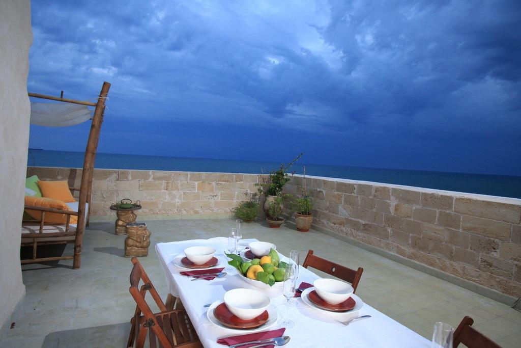 Four Hearts - Acre'S Sea Side Suite Exterior foto